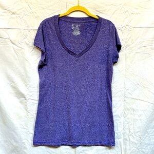 No Boundaries basic v neck tee